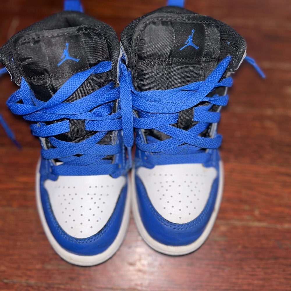 Jordan 1 Kids Sneakers in Blue and Black
